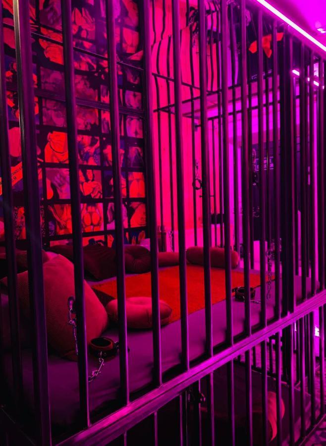 Secret Room Votre Love Room Coquine Et Insolite En Espace Privatif A Tournai Exterior photo