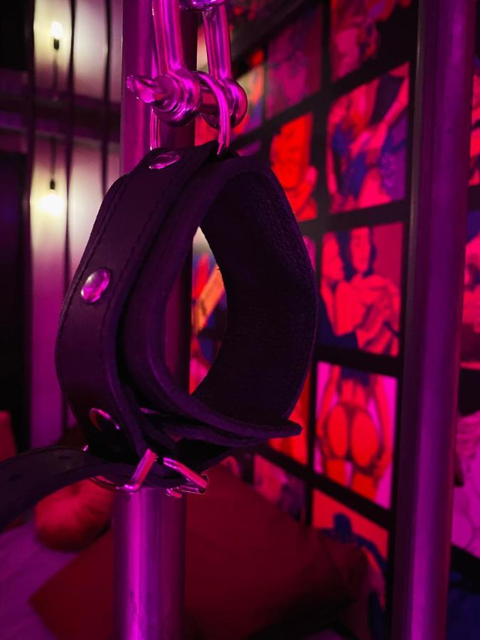 Secret Room Votre Love Room Coquine Et Insolite En Espace Privatif A Tournai Exterior photo