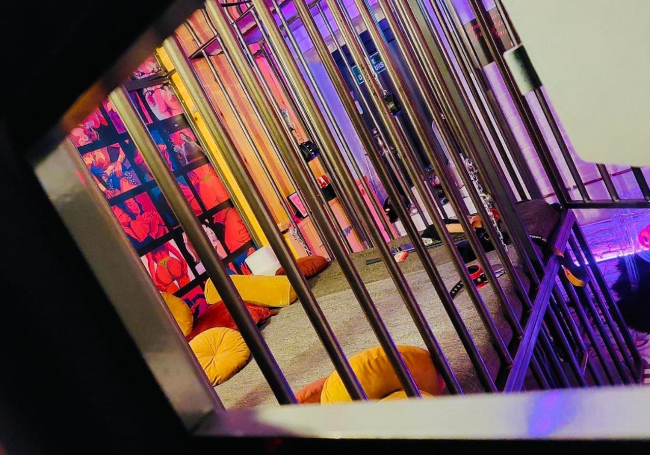 Secret Room Votre Love Room Coquine Et Insolite En Espace Privatif A Tournai Exterior photo